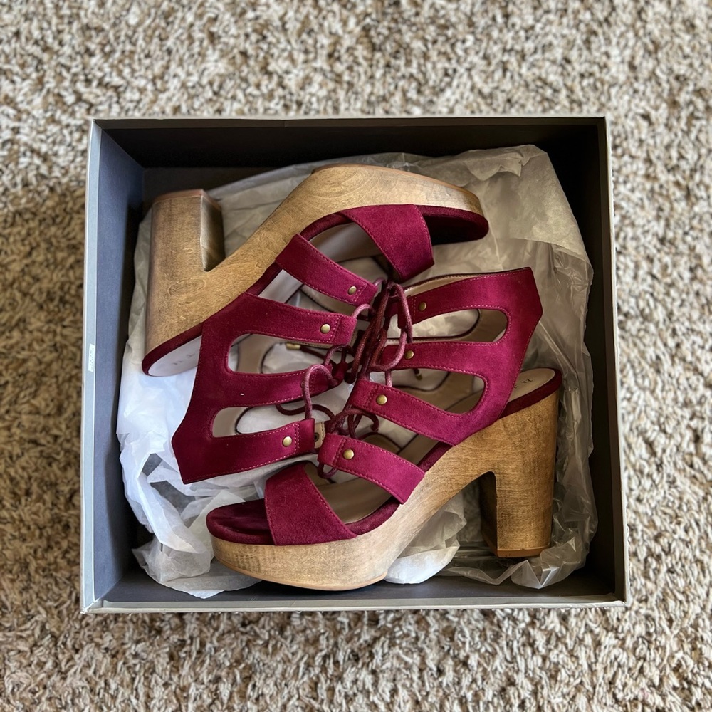 HINGE • “Skylar” lace-up Sandal • Size 7M